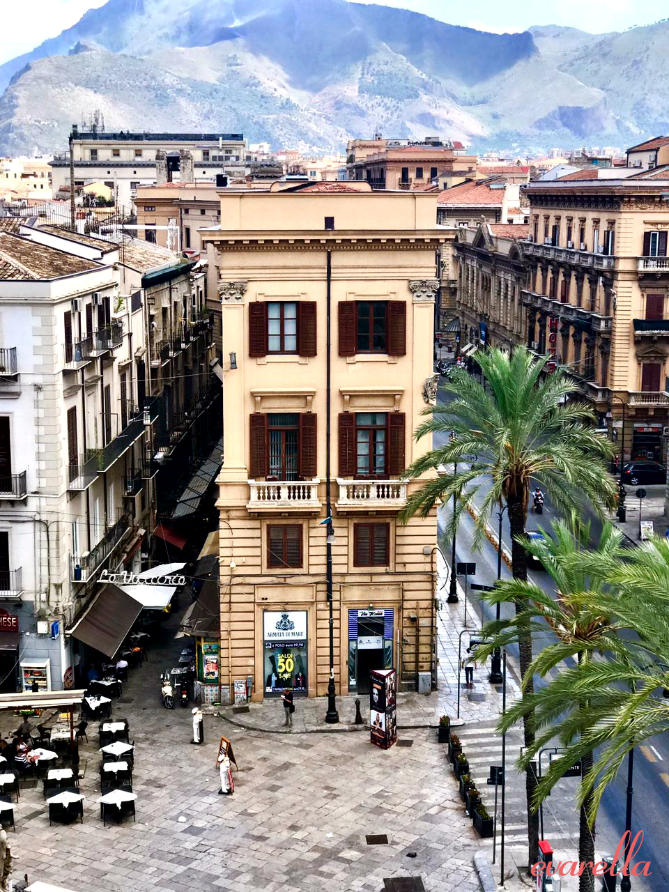 larinascente palermo aussicht dachterrasse piazzasandomenico2 Blick auf den Eingang in die Vucciria, die Piazza San Domenico und die Via Roma - La Rinascente Palermo