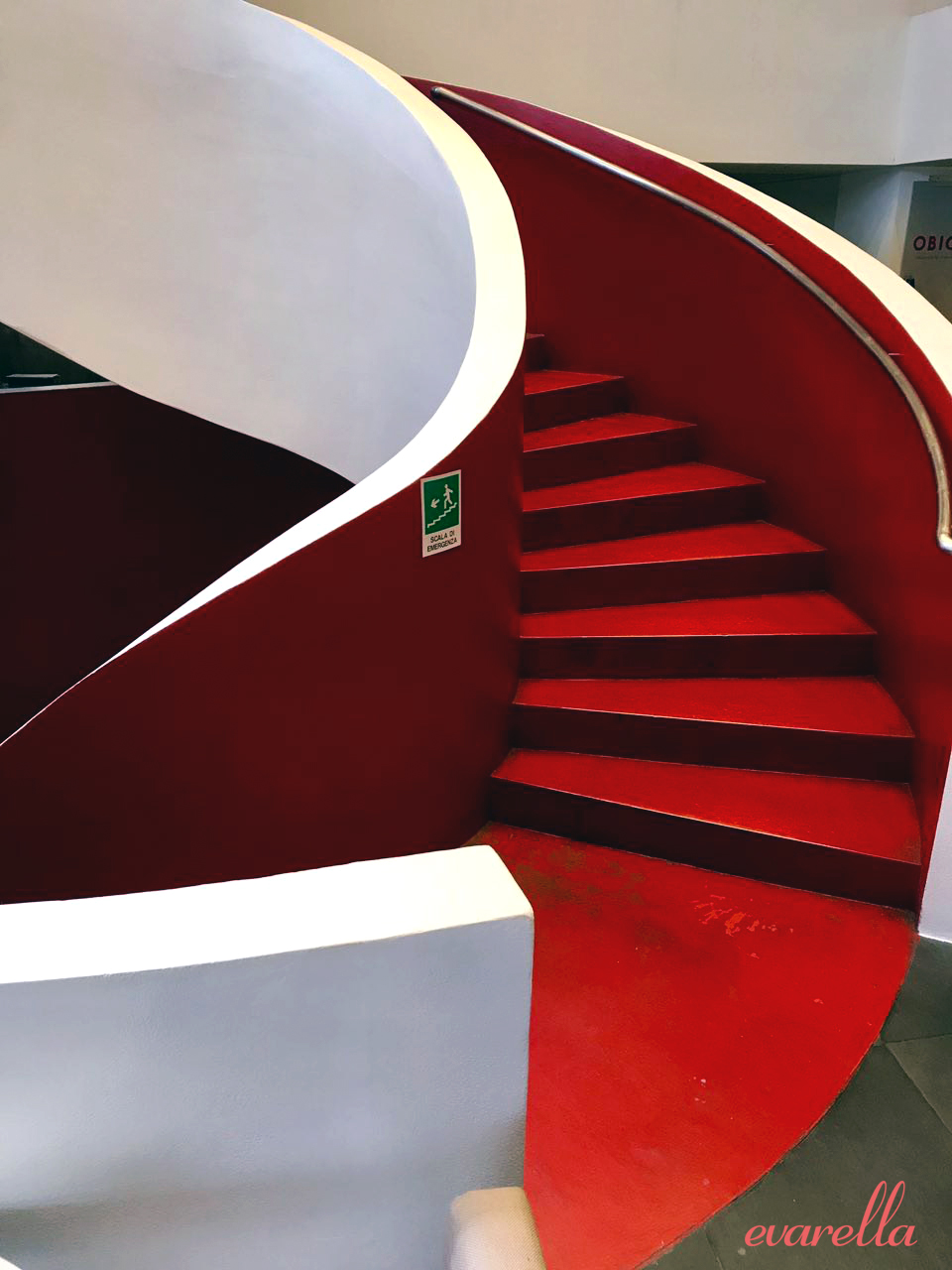 larinascente palermo treppe2 Eindrucksvolle Wendeltreppe - La Rinascente Palermo