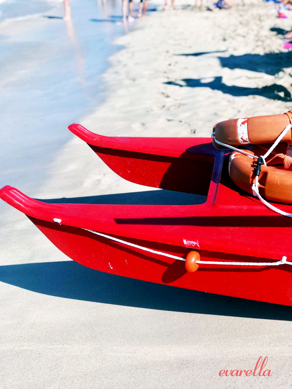 mondello_strand_palermo_sizilien_rotes_tretboot mondello_strand_palermo_sizilien_rotes_tretboot