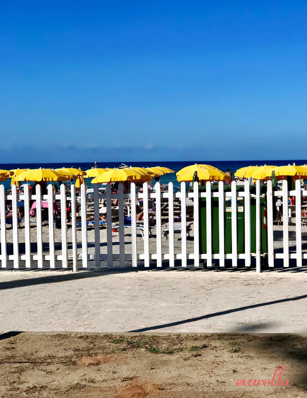 mondello_strand_palermo_sizilien_sonnenschirme mondello_strand_palermo_sizilien_sonnenschirme